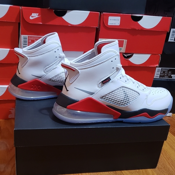 NIKE AIR JORDAN MARS 270. Size-10. - Picture 6 of 11